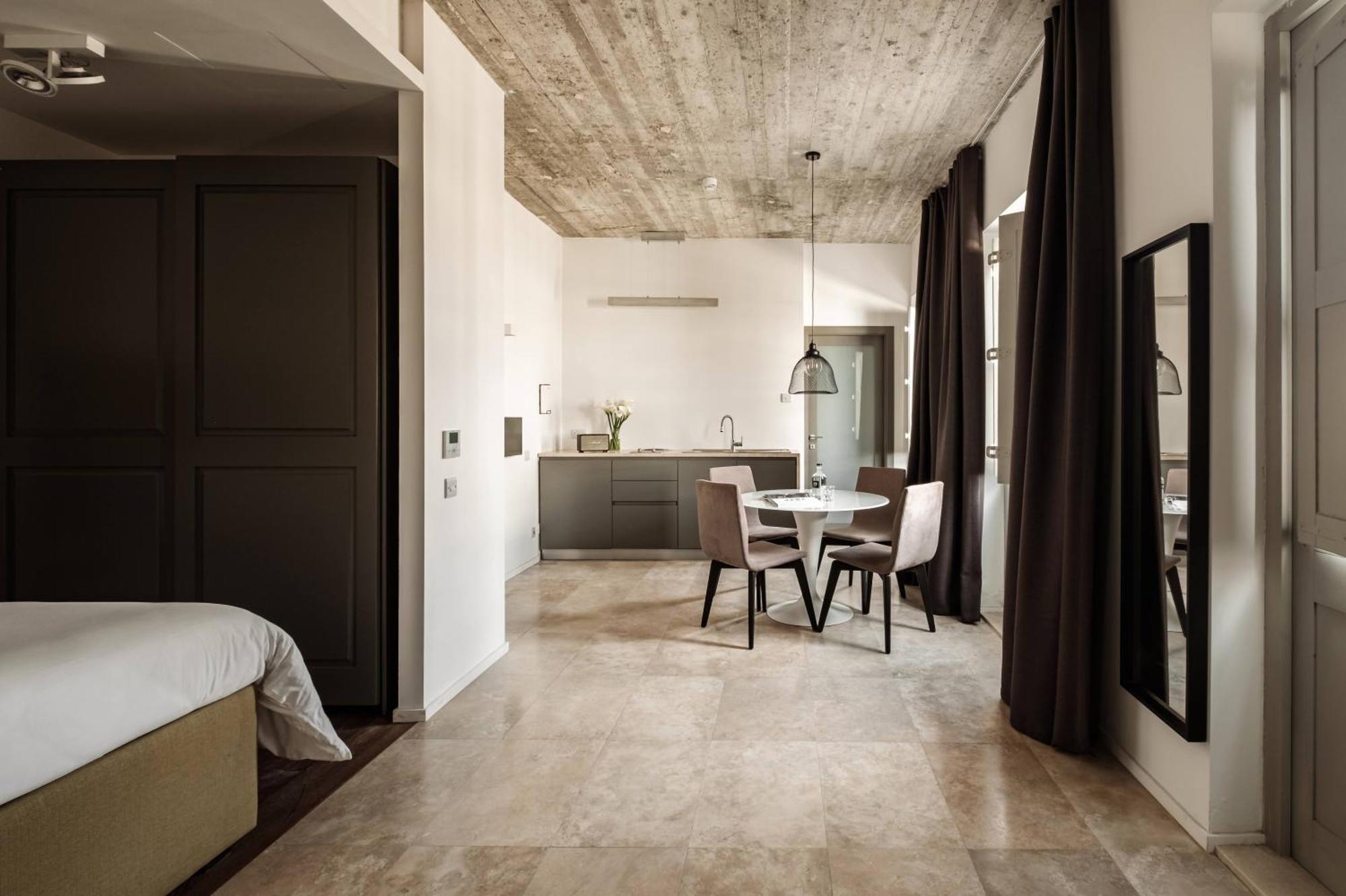Penthouse Suite,1452549670:JPEG
